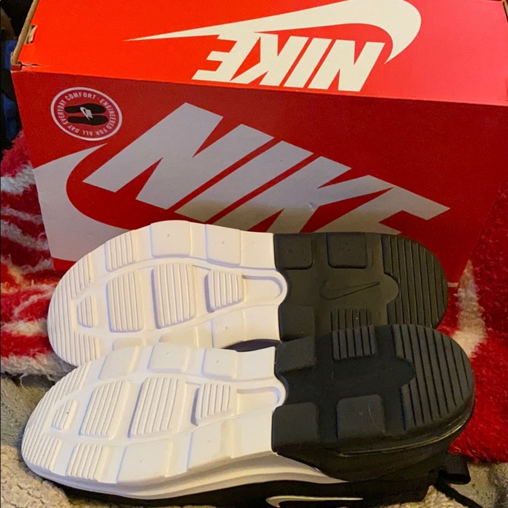 Women’s Nike Air Max Motion 2 shoes